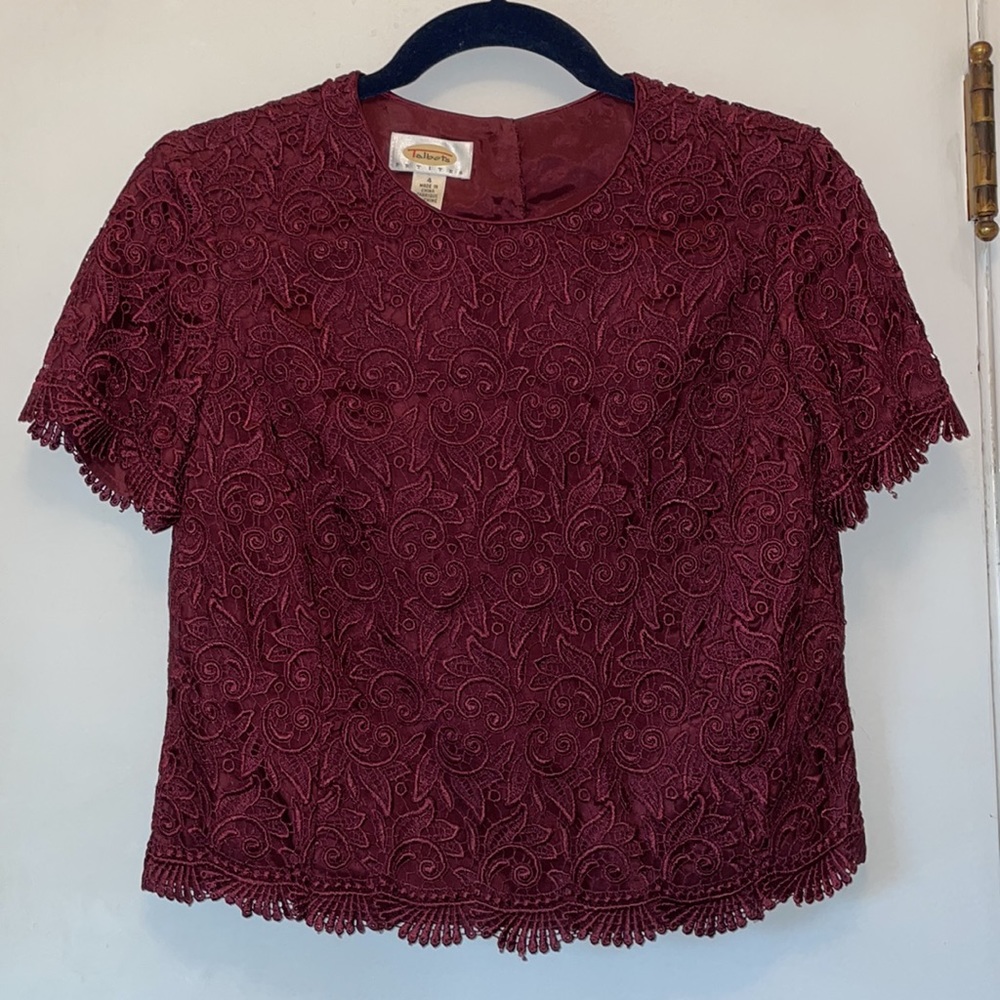 Lace with Scallop Hem Talbots Top Size 4 Petite